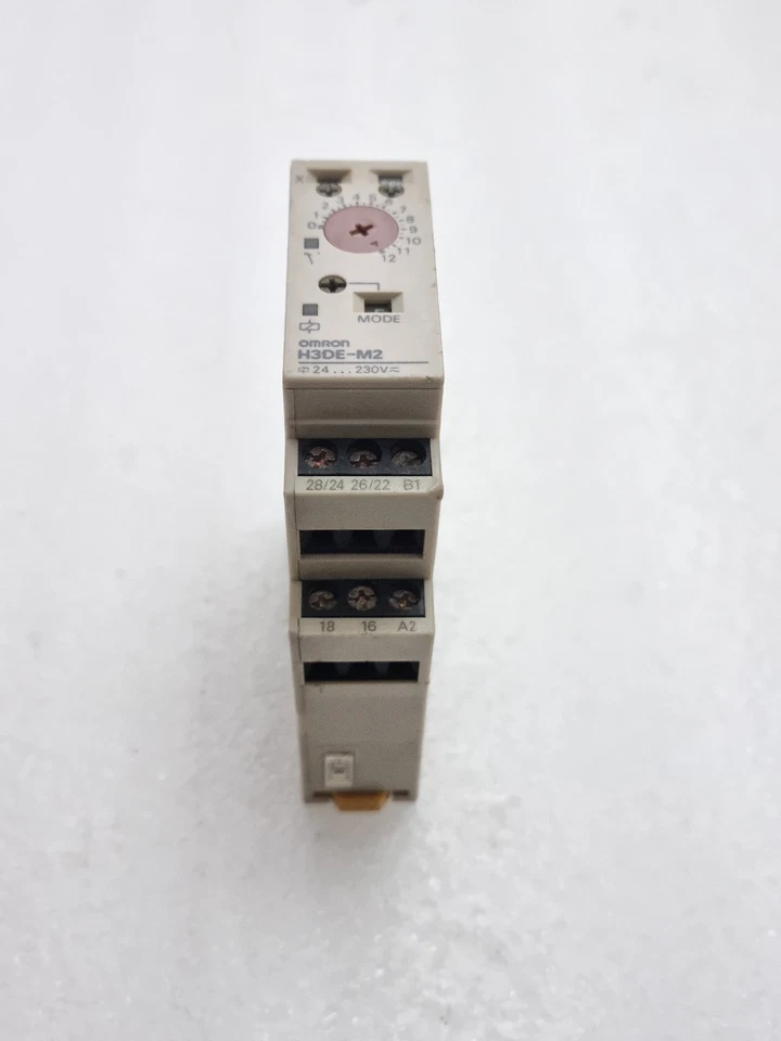 Omron H3DE-M2 Timer 24-230Vac/Dc 0.1s-120h (Used)